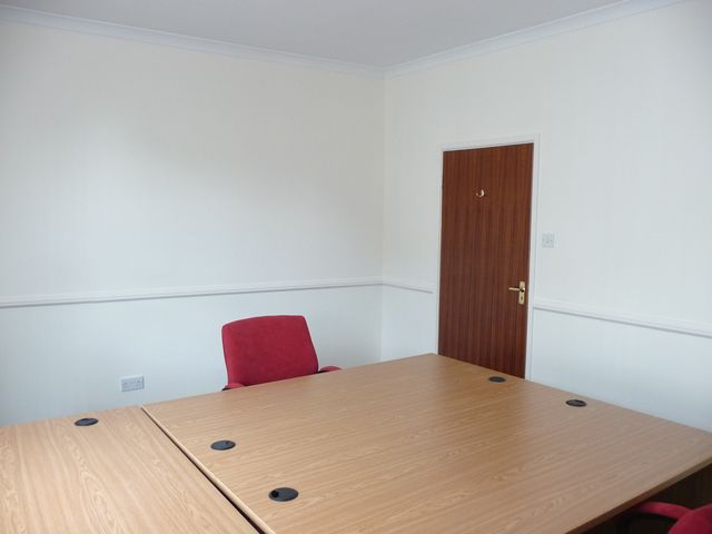 Picture of one of the offices for rent.